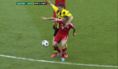 Franck-Ribery-Elbowing-Robert-Lewandowski (2).gif